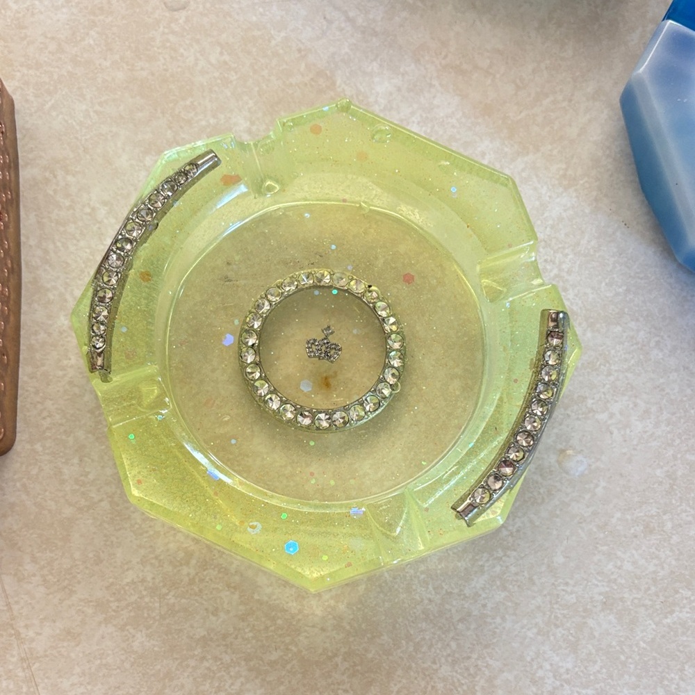 Elegant Yellow Crystal-Embellished Ashtray